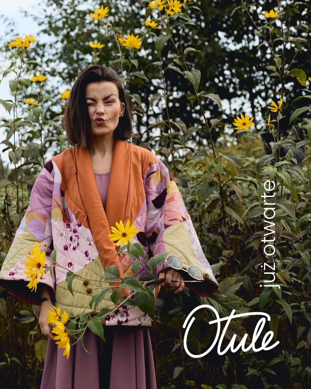 To już.
Drzwi są otwarte.
Jeśli masz ochotę - chodź.
Ewa (1/2)